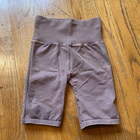 Good karma biker shorts in elderberry color - Picture 2 of 4